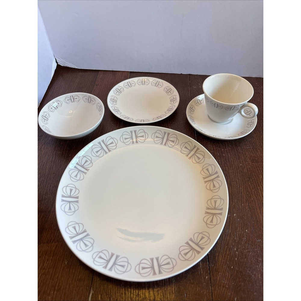 5 pc place setting Franciscan Merry‎ Go Round  White Stone Ware  Pre-owned